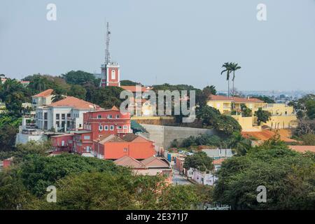 Blick über die cidade alta von der Fortaleza de Sao Miguel oder St. Michael Festung, Luanda, Angola Stockfoto