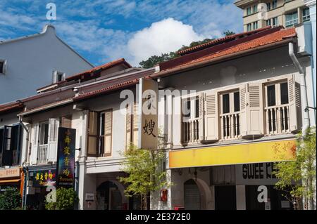 05.01.2021, Singapur, Republik Singapur, Asien - traditionelle Ladenhäuser entlang der Amoy Street im historischen Stadtbezirk von Chinatown. Stockfoto