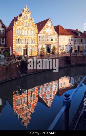 Bürgermeister Hintze Haus am Wasser West mit historischen Häusern am Hanseatischen Hafen, Altstadt, Stade, Niedersachsen, Deutschland Stockfoto