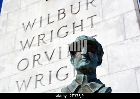 Eine Bronzebüste von Wilbur Wright bei den Gebrüdern Wright National Memorial in Kill Devil Hills an den Outer Banks Von North Carolina Stockfoto