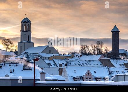 Blick über den winterlichen Auerbach im Vogtland Stockfoto