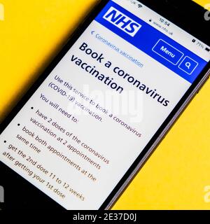 London UK, Januar 17 2021, NHS App Handy oder Smartphone Screenshot Buchung EINER Coronavirus-Impfung Stockfoto