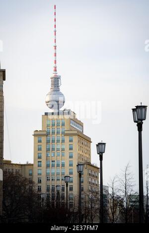 fernsehturm von Ost-berlin aus gesehen Stockfoto