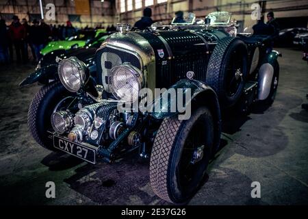 Bentley Blower Oldtimer im Hanger bei Bicester Heritage Stockfoto