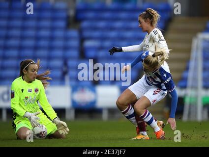 Reading's Kristine Leine reagiert auf eine schlechte Herausforderung während des FA Women's Super League-Spiels im Madejski Stadium, Reading. Stockfoto