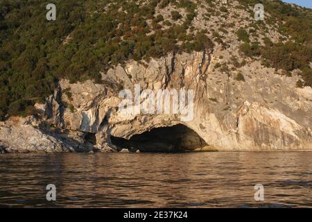 Unterwasserhöhle bei Vathy auf der Insel Meganisi, Ionisches Meer, Griechenland Stockfoto