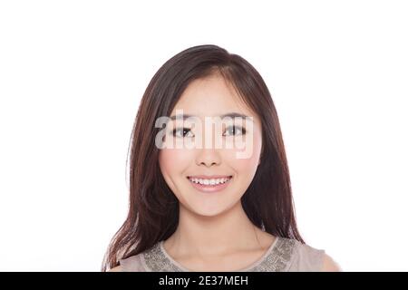 Porträt einer glücklichen jungen Frau lächelt hochwertige Foto Stockfoto