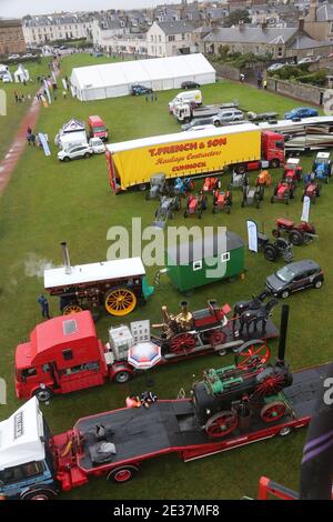 Scottish International Airshow . Sonntag, 4. September 2017 .Low Green, Ayr, Ayrshire, Schottland, Großbritannien . Ein nasser Nachmittag bei der Airshow. Luftaufnahme des Oldtimer-Traktordisplays des lokalen Speditionsunternehmens T French & Son Stockfoto