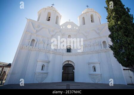 Kirche unserer Lieben Frau von Loreto in Bacadehuachi, Sonora, Mexiko. Mexikanische Stadt. Mexikanische Stadt. Tempel. Katholisches Gebäude in der mexikanischen Stadt Bacadéhuachi im östlichen Teil des Bundesstaates Sonora. Es wurde 1662 von dem belgischen Missionar Marcos del Río und Juan Betancur erbaut, als der Ort als die Mission von San Luis Gonzága bekannt war. (Foto von NortePhoto.com) Iglesia De Nuestra Señora De Loreto en Bacadehuachi, Sonora, Mexiko. Pueblo mexicano. Mexikanische Stadt. templo . edificio Católico situado en el pueblo mexicano de Bacadéhuachi en la zona este del estado de Sonora. FuE c Stockfoto