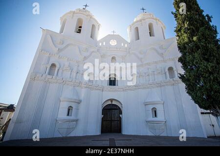 Kirche unserer Lieben Frau von Loreto in Bacadehuachi, Sonora, Mexiko. Mexikanische Stadt. Mexikanische Stadt. Tempel. Katholisches Gebäude in der mexikanischen Stadt Bacadéhuachi im östlichen Teil des Bundesstaates Sonora. Es wurde 1662 von dem belgischen Missionar Marcos del Río und Juan Betancur erbaut, als der Ort als die Mission von San Luis Gonzága bekannt war. (Foto von NortePhoto.com) Iglesia De Nuestra Señora De Loreto en Bacadehuachi, Sonora, Mexiko. Pueblo mexicano. Mexikanische Stadt. templo . edificio Católico situado en el pueblo mexicano de Bacadéhuachi en la zona este del estado de Sonora. FuE c Stockfoto