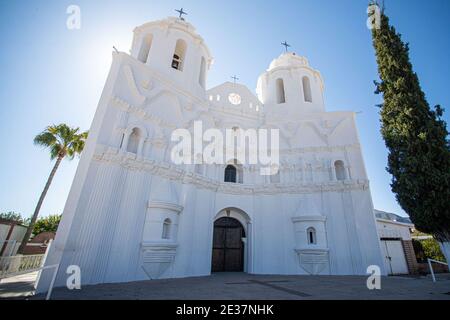 Kirche unserer Lieben Frau von Loreto in Bacadehuachi, Sonora, Mexiko. Mexikanische Stadt. Mexikanische Stadt. Tempel. Katholisches Gebäude in der mexikanischen Stadt Bacadéhuachi im östlichen Teil des Bundesstaates Sonora. Es wurde 1662 von dem belgischen Missionar Marcos del Río und Juan Betancur erbaut, als der Ort als die Mission von San Luis Gonzága bekannt war. (Foto von NortePhoto.com) Iglesia De Nuestra Señora De Loreto en Bacadehuachi, Sonora, Mexiko. Pueblo mexicano. Mexikanische Stadt. templo . edificio Católico situado en el pueblo mexicano de Bacadéhuachi en la zona este del estado de Sonora. FuE c Stockfoto