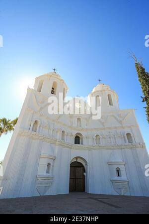 Kirche unserer Lieben Frau von Loreto in Bacadehuachi, Sonora, Mexiko. Mexikanische Stadt. Mexikanische Stadt. Tempel. Katholisches Gebäude in der mexikanischen Stadt Bacadéhuachi im östlichen Teil des Bundesstaates Sonora. Es wurde 1662 von dem belgischen Missionar Marcos del Río und Juan Betancur erbaut, als der Ort als die Mission von San Luis Gonzága bekannt war. (Foto von NortePhoto.com) Iglesia De Nuestra Señora De Loreto en Bacadehuachi, Sonora, Mexiko. Pueblo mexicano. Mexikanische Stadt. templo . edificio Católico situado en el pueblo mexicano de Bacadéhuachi en la zona este del estado de Sonora. FuE c Stockfoto