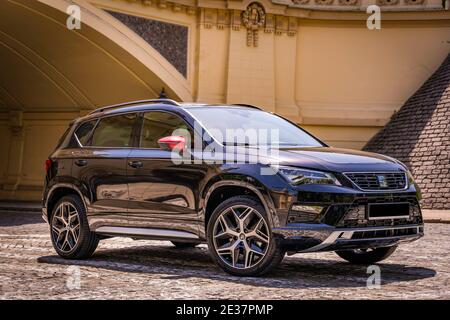 Vorderansicht und Seitenansicht des Sitzes Ateca FR Stockfoto