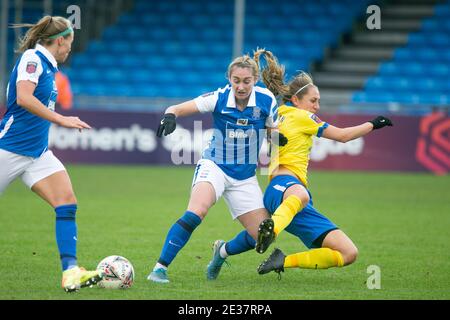 Solihull, West Midlands, Großbritannien. Januar 2021. WSL: BCFC / Brighton und Hove Albion. Blues-Stürmer Claudia Walker in Aktion. Kredit: Peter Lopeman/Alamy Live Nachrichten Stockfoto