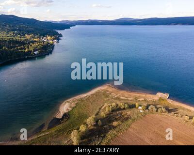 Luftaufnahme des Iskar Reservoirs in der Nähe der Stadt Sofia, Bulgarien Stockfoto