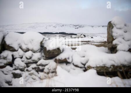 Middleton in Teesdale, County Durham , Großbritannien. Dienstag, 5. Januar 2021: Schwerer Schnee setzte sich am Morgen in Teilen der Grafschaft Durham fort. Weit Stockfoto