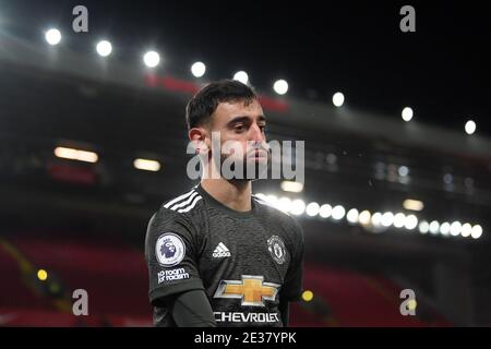 Bruno Fernandes von Manchester United reagiert auf eine verpasste Chance beim Premier League-Spiel in Anfield, Liverpool. Stockfoto