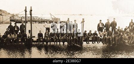 1919 - Britische Besatzungsarmee in Deutschland . - EINE Gruppe von Royal Engineers sind auf einer der Brücken gesehen, die sie gerade fertiggestellt haben Stockfoto