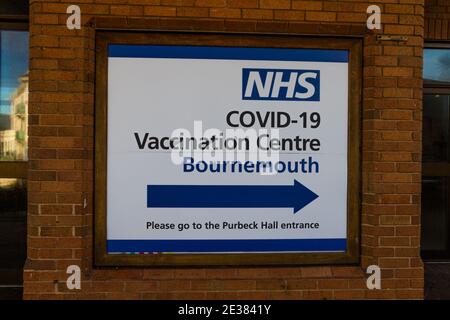 Bournemouth, England – Unterzeichnung des NHS COVID-19 Impfzentrums am Bournemouth International Centre, am 17 2021. Januar in Großbritannien. Stockfoto