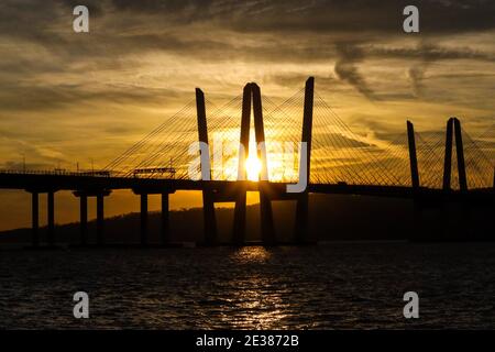 Sonnenuntergang über der Tappanzee Brücke Stockfoto