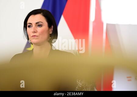 Wien, Österreich. 17. Januar 2021. Pressekonferenz der Bundesregierung. Weitere Einzelheiten zu den Corona-Massnahmen. Das Bild zeigt Elisabeth Köstinger, Bundesministerin für Landwirtschaft, Regionen und Tourismus (ÖVP) Stockfoto