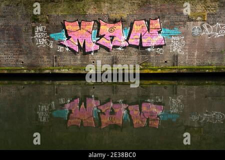 Graffiti entlang Regent's Canal Stockfoto