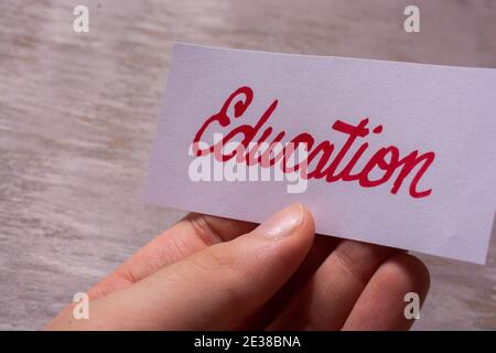 Wort Bildung Hand auf weißem Papier geschrieben Stockfoto