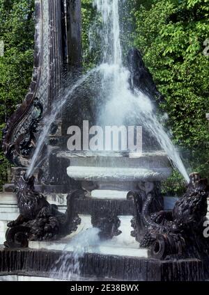 JARDIN-PLAZA OCHO CALLES FUENTE MINERVA CON AGUA. LAGE: PALACIO REAL-JARDINES. LA GRANJA DE SAN ILDEFONSO. SEGOVIA. SPANIEN. Stockfoto