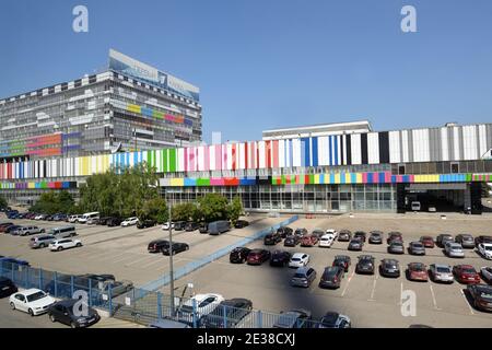 Gebäude des TV-Zentrums Ostankino, der Sitz von Channel One, der Bundes-TV-Kanal, auf 12, Koroljow-Straße, in Moskau, Russland Stockfoto