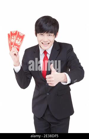 Der junge Geschäftsmann hält roten Umschlag hochwertige Foto Stockfoto