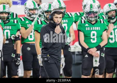 Arlington, Texas, USA. Januar 2021. Southlake Carroll Cheftrainer Riley Dodge spielt während des Texas University Interscholastic League (UIL) Class 6A Division 1 State Championship Game zwischen den Austin Westlake Chaparrals und den Southlake Carroll Dragons im AT&T Stadium in Arlington, Texas. Austin Westlake besiegte Southlake Carroll 52-34. Prentice C. James/CSM/Alamy Live News Stockfoto