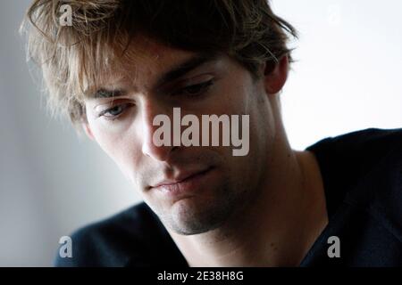 Die französische Schwimmerin Camille Lacourt unterstützt am 25. November 2010 die ASED (seine Patienten, die von einem SED-Syndrom von ehlers danlos betroffen sind) in Marseille, Frankreich. Foto von Anthony Serpe/ABACAPRESS.COM Stockfoto