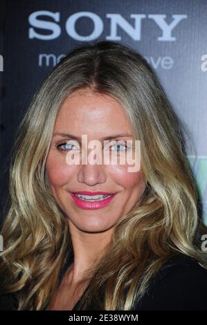 Cameron Diaz nimmt am 9. Dezember 2010 an der Fotowand für den Film "The Green Hornet" im Hotel Royal Monceau Raffle in Paris Teil. Foto von Frederic Nebinger/ABACAPRESS.COM Stockfoto