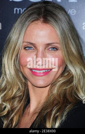Cameron Diaz nimmt am 9. Dezember 2010 an der Fotowand für den Film "The Green Hornet" im Hotel Royal Monceau Raffle in Paris Teil. Foto von Frederic Nebinger/ABACAPRESS.COM Stockfoto
