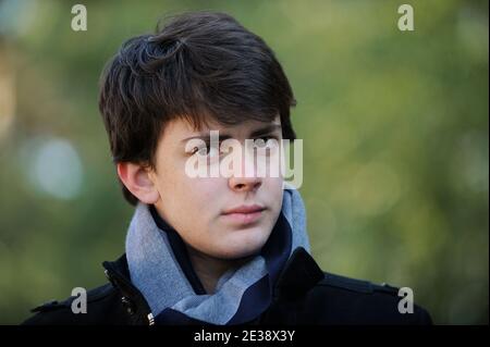 Der Schauspieler Skandar Keynes, der in der kommenden Feiertagsfilm-Veranstaltung "The Chronicles of Narnia: The Voyage of the Dawn Treader" spielt, ist am 9. Dezember 2010 im National Zoo in Washington, DC, USA, zu sehen. Foto von Olivier Douliery /ABACAPRESS.COM Stockfoto