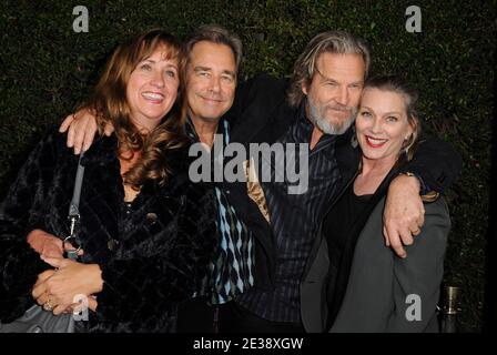 Darsteller Jeff Bridges und Frau Susan Bridges mit Bruder Beau Bridges und Frau Wendy Treece nehmen am 9. Dezember 2010 an der "True Grit"-Filmvorführung an der Academy of Motion Picture Arts and Sciences in Los Angeles Teil. Foto von Lionel Hahn/AbacaUsa.com Stockfoto