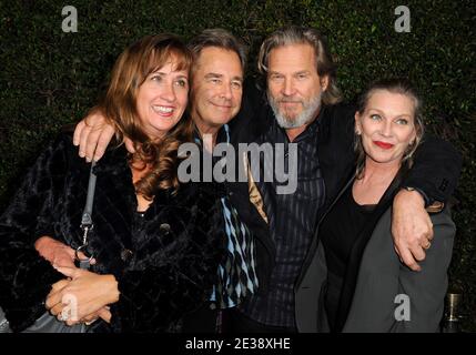 Darsteller Jeff Bridges und Frau Susan Bridges mit Bruder Beau Bridges und Frau Wendy Treece nehmen am 9. Dezember 2010 an der "True Grit"-Filmvorführung an der Academy of Motion Picture Arts and Sciences in Los Angeles Teil. Foto von Lionel Hahn/AbacaUsa.com Stockfoto