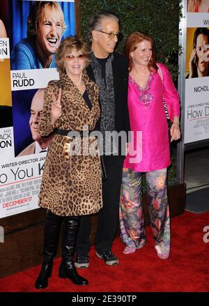 Jane Fonda und der Musikproduzent Richard Perry kommen zur Premiere von Columbia Pictures' 'How Do You Know' am 13. Dezember 2010 im Regency Village Theatre in Los Angeles, CA, USA. Foto von Lionel Hahn/ABACAPRESS.COM Stockfoto