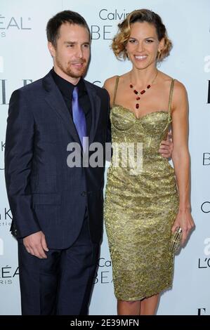 Sam Rockwell und Hilary Swank nehmen am 18. Oktober 2010 an ELLE's 17th Annual Women in Hollywood Tribute im Four Seasons Hotel in Los Angeles, Kalifornien, Teil. Foto von Lionel Hahn/ABACAPRESS.COM (im Bild: Hilary Swank, Sam Rockwell) Stockfoto