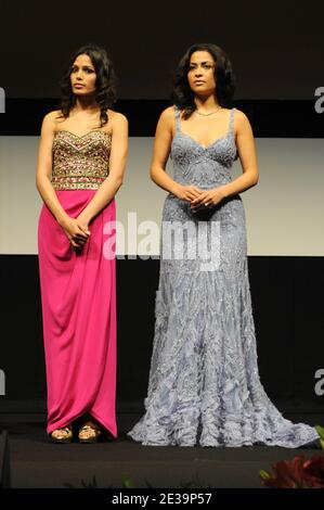 L-R : die indische Schauspielerin Freida Pinto und die französisch-palästinensische Schauspielerin Yasmine Elmasri unterhalten sich mit dem Publikum nach der Vorführung von 'Mral' beim Abu Dhabi Interntional Film Festival in Abu Dhabi, Vereinigte Arabische Emirate, am 21. Oktober 2010. Foto von Ammar Abd Rabbo/ABACAPRESS.COM Stockfoto