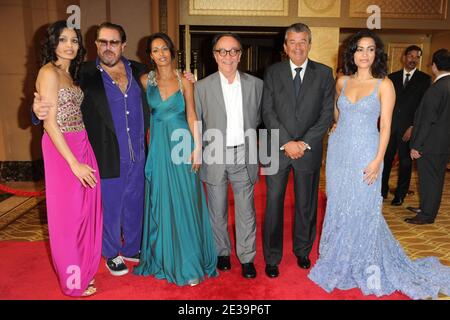 L-R : die indische Schauspielerin Freida Pinto, der US-Regisseur Julian Schnabel, die palästinensische Schriftstellerin Rula Jebreal, Peter Scarlett, der tunesische Produzent Tarak Ben Ammar und die französisch-palästinensische Schauspielerin Yasmine Elmasri kommen zur Vorführung von 'Mral' beim Abu Dhabi International Film Festival in Abu Dhabi, Vereinigte Arabische Emirate, Am 21. Oktober 2010. Foto von Ammar Abd Rabbo/ABACAPRESS.COM Stockfoto