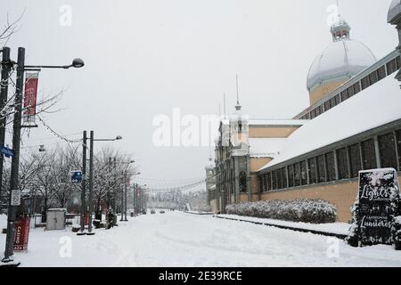 Verschneite Ottawa! Szenen aus der Umgebung von Ottawa nach einem frischen Dumping von 25cm. Aberdeen Pavilion und Farmer's Market space in Lansdowne. Ontario, Kanada. Stockfoto