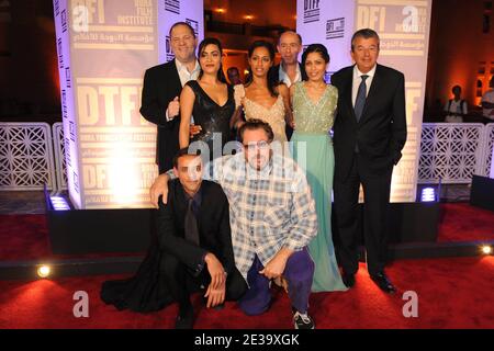 L-R : Produzent Harvey Weinstein, Schauspielerin Yasmine Elmasri (gekleidet in Rami Al Ali), Schriftstellerin Rula Jebreal (gekleidet in Dior), Produzent John Killik, indische Schauspielerin Freida Pinto (gekleidet in Dior), Produzent Tarak Ben Ammar, sitzen Alexander Siddig und Filmregisseur Julian Schnabel, Besuchen Sie die Vorführung von 'Miral' beim 2. Doha Tribeca Film Festival in Doha, Katar, am 28. Oktober 2010. Foto von Ammar Abd Rabbo/ABACAPRESS.COM Stockfoto