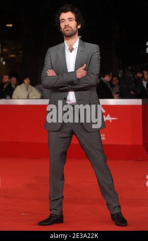Der französische Schauspieler Romain Duris nimmt am 4. November 2010 an der Premiere des 'L'Homme Qui Vouliit Vivre Sa Vie' während des 5. Filmfestivals in Rom, Italien, Teil. Foto von Eric Vandeville/ABACAPRESS.COM Stockfoto