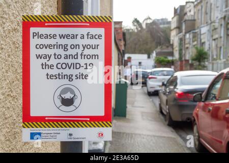 Covid Coronavirus 19 NHS Impfzentrum Standort Bristol UK unterzeichnen Stockfoto