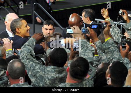 US-Präsident Barack Obama besucht am 11. November 2010 während des G20-Gipfels in Seoul am 11. Und 12. November Truppen auf dem US-Militärstützpunkt in der Yongsan Garnison in Seoul, Südkorea. Foto von Korea Pool/ABACAPRESS.COM Stockfoto