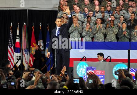 US-Präsident Barack Obama besucht am 11. November 2010 während des G20-Gipfels in Seoul am 11. Und 12. November Truppen auf dem US-Militärstützpunkt in der Yongsan Garnison in Seoul, Südkorea. Foto von Korea Pool/ABACAPRESS.COM Stockfoto