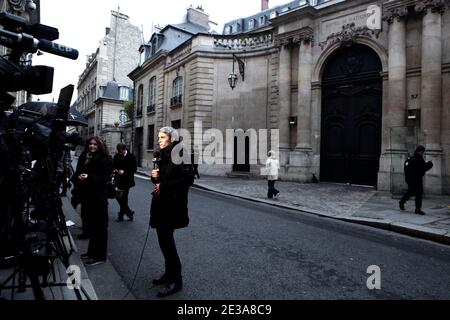 Am 14. November 2010, der Zusammensetzung der neuen Regierung des französischen Premierministers Francois Fillon, nehmen Journalisten im Matignon Hotel in Paris Teil. Foto von Stephane Lemouton/ABACAPRESS.COM Stockfoto