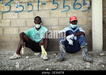 Die Dienste des Rathauses von Gonaives (190 km nördlich von Port au Prince) sammeln den Tod der Cholera im Bezirk Raboteau, Haiti, am 11. November 2010. Die Cholera-Epidemie machte offiziell 742 Todesfälle, aber sind zählen, dass in den Hopitalien deces die Walzenzahl wichtiger. Foto von Julien Tack/ABACAPRESS.COM Stockfoto