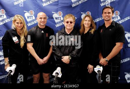 Anna Kournikova, Andre Agassi, Elton John, Stefanie Graf und Jan-Michael Gambill besuchen die WTT Smash Hits an der American University in Washington DC November 15 2010. Smash Hits hilft Geld für HIV AIDS zu sammeln. Foto von Olivier Douliery /ABACAPRESS.COM Stockfoto